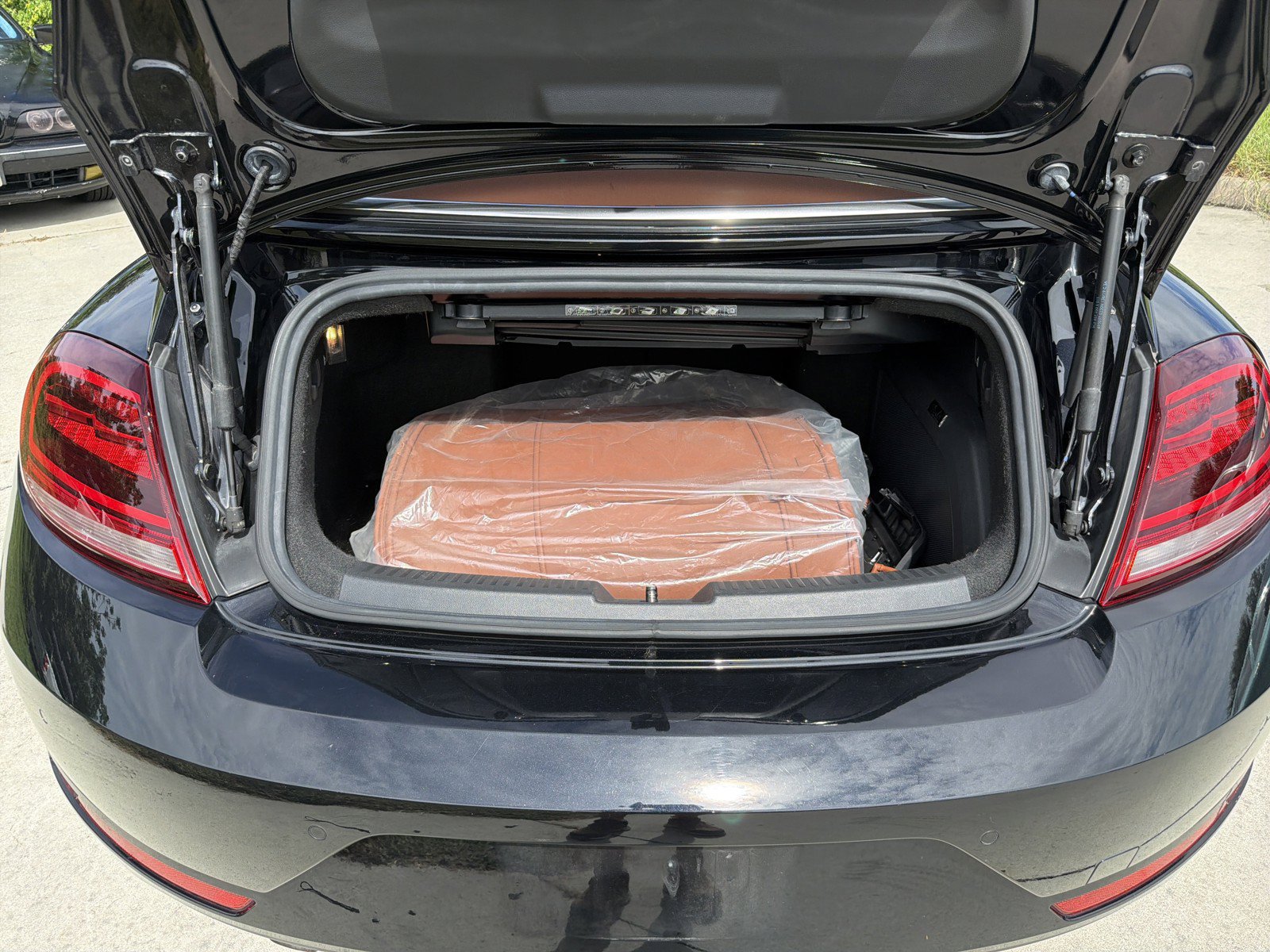 Used 2019 Volkswagen Beetle 2.0T SE FWD image 12