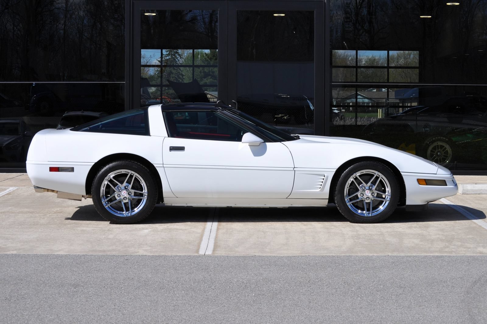 Used 1996 Chevrolet Corvette Coupe RWD image 16