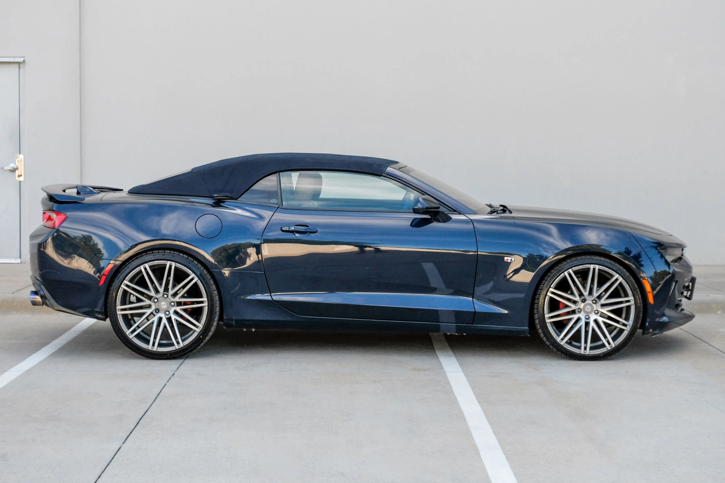 Used 2016 Chevrolet Camaro LT RWD image 3