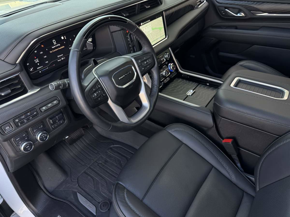 Used 2024 GMC Yukon Denali w/ Advanced Technology Package image 15