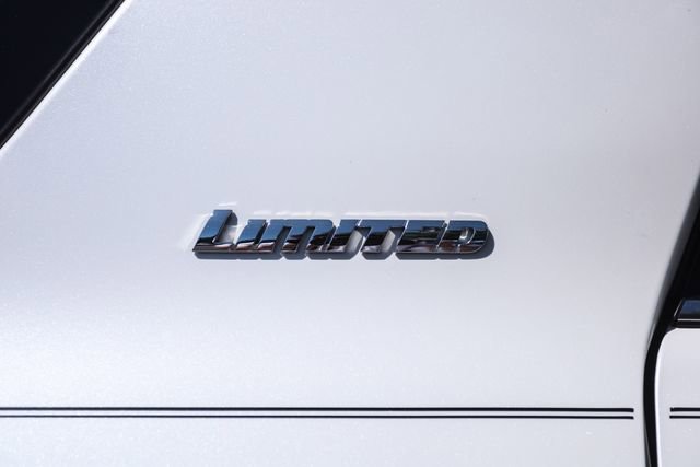 Used 2017 Toyota 4Runner Limited AWD/4WD image 17