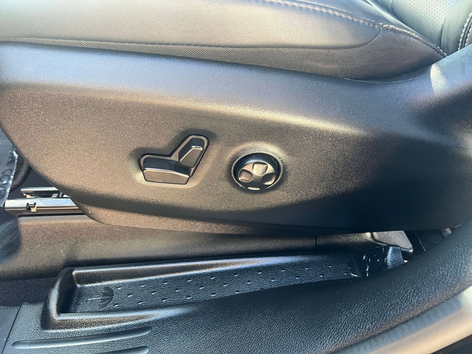 Used 2025 Chrysler Pacifica Select image 22