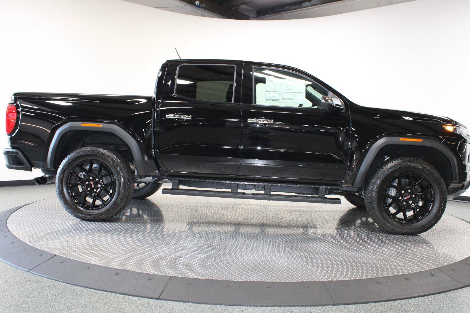 New 2026 GMC Canyon Denali w/ LPO, Denali Black Edition AWD/4WD image 14