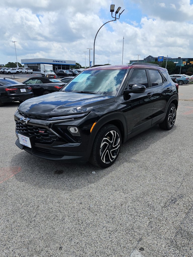 Used 2025 Chevrolet TrailBlazer RS w/ Convenience Package FWD image 3