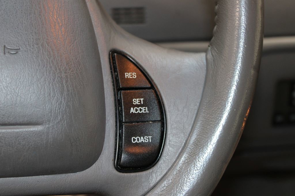 Used 2002 Lincoln Town Car Executive image 37