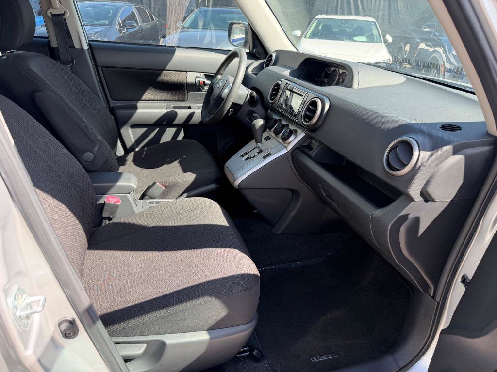 Used 2009 Scion xB FWD image 15