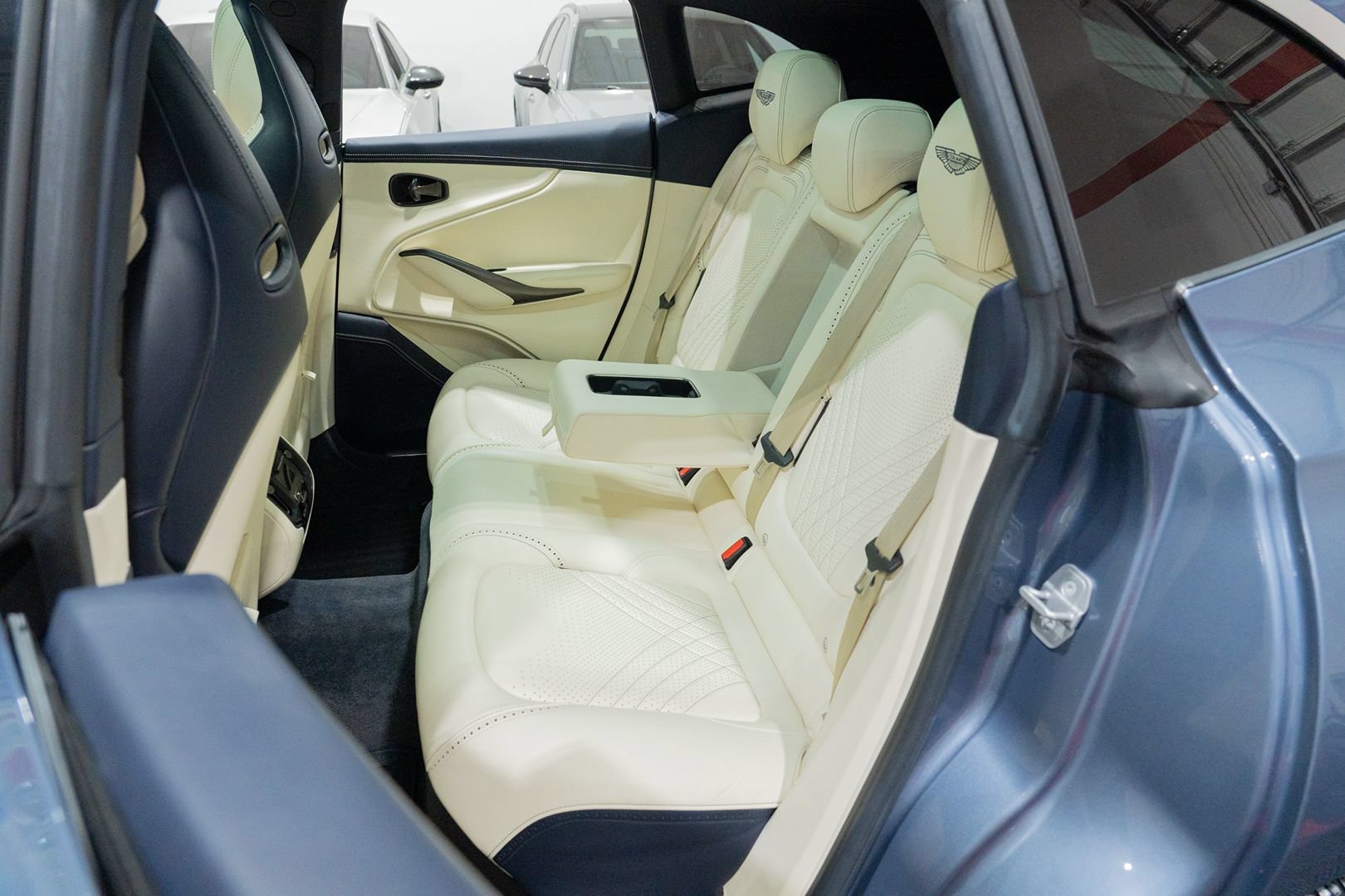 Used 2021 Aston Martin DBX AWD/4WD image 28