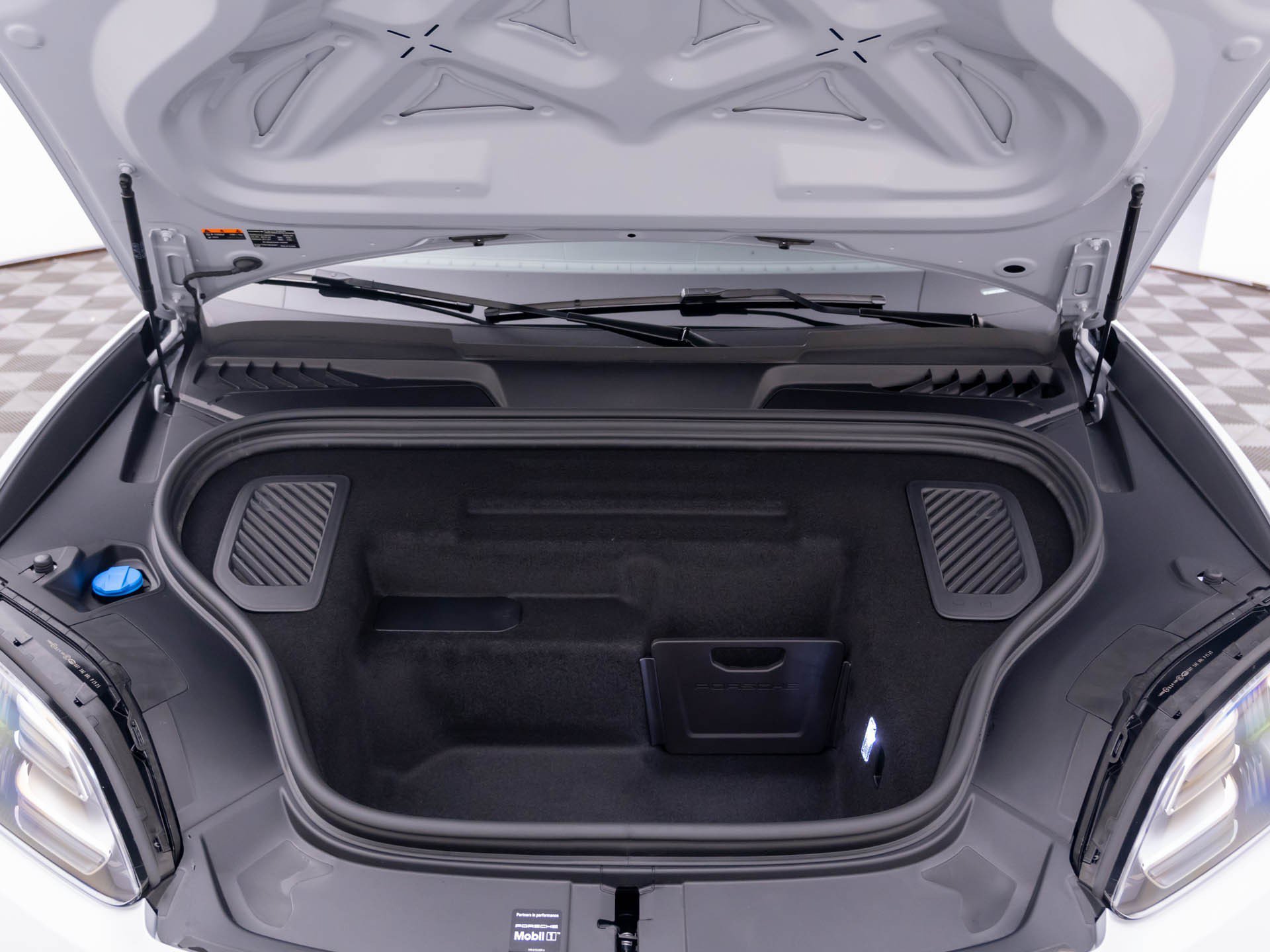 New 2026 Porsche Macan 4 Electric AWD/4WD image 28
