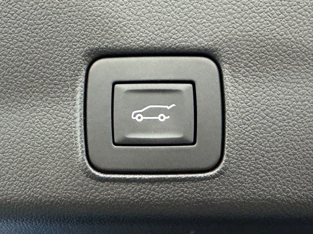 Used 2024 Chevrolet TrailBlazer LT w/ Convenience Package AWD/4WD image 10