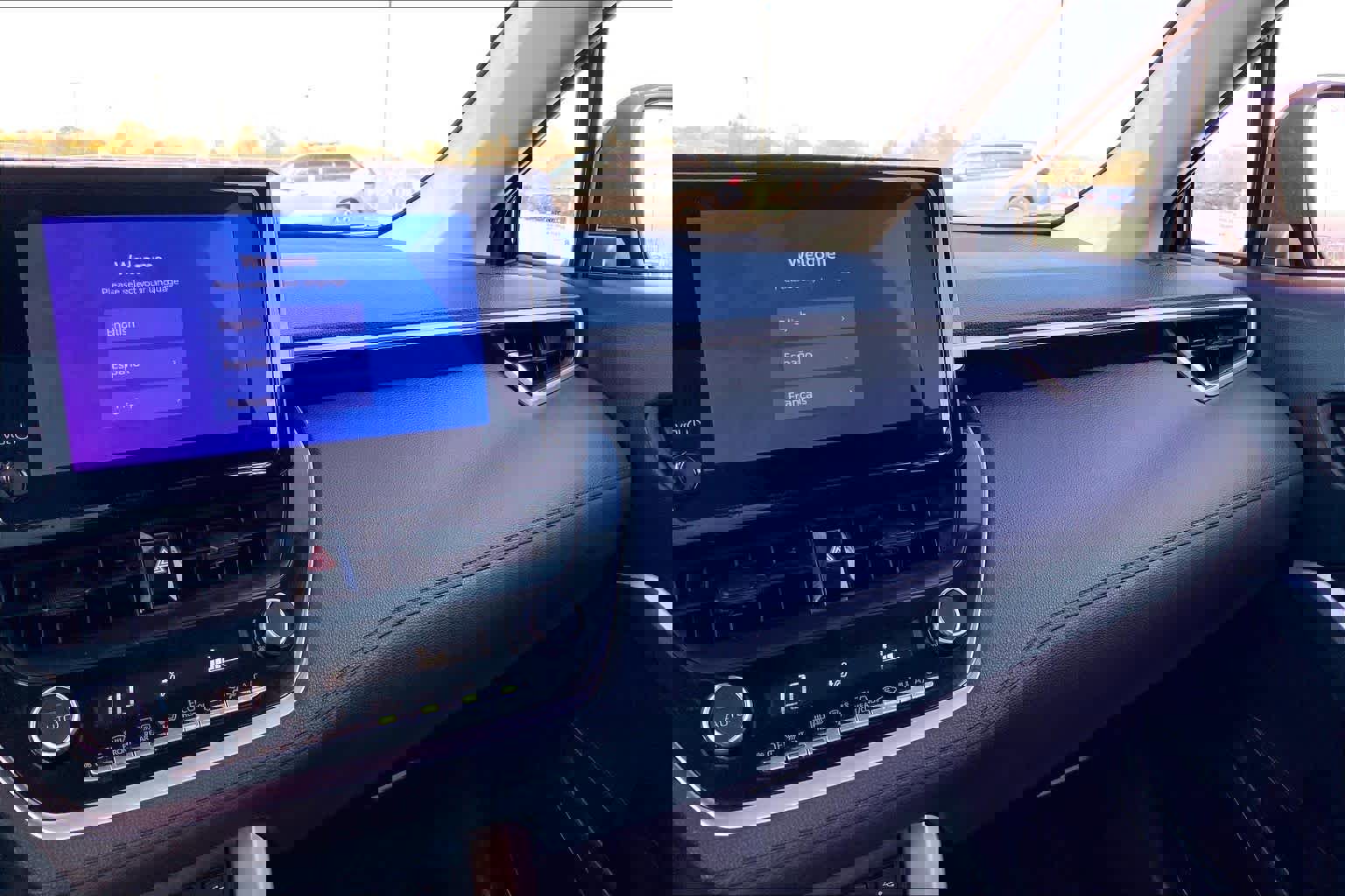 Used 2025 Toyota Corolla Cross LE image 33