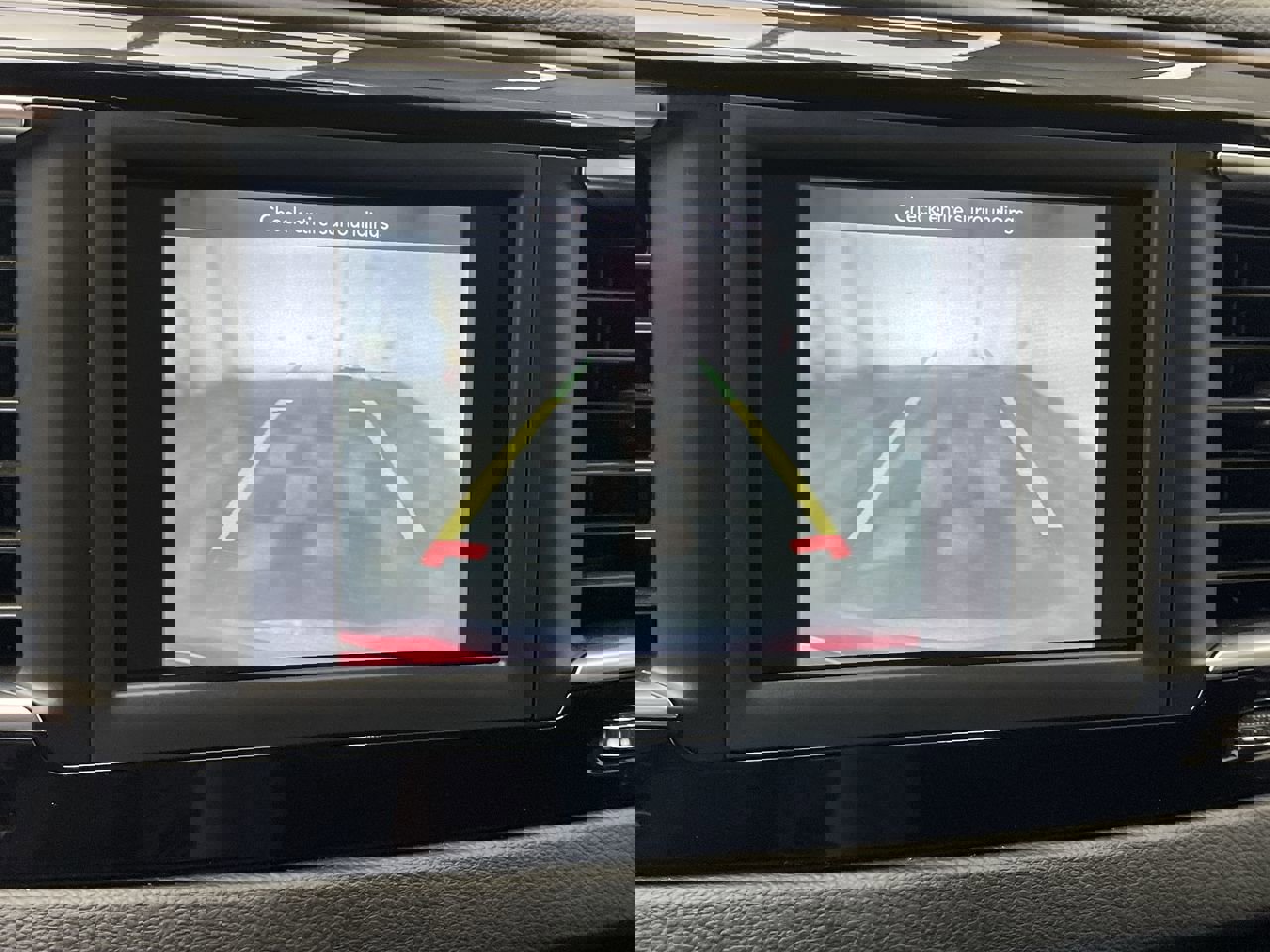 Used 2021 Chrysler Voyager L image 5