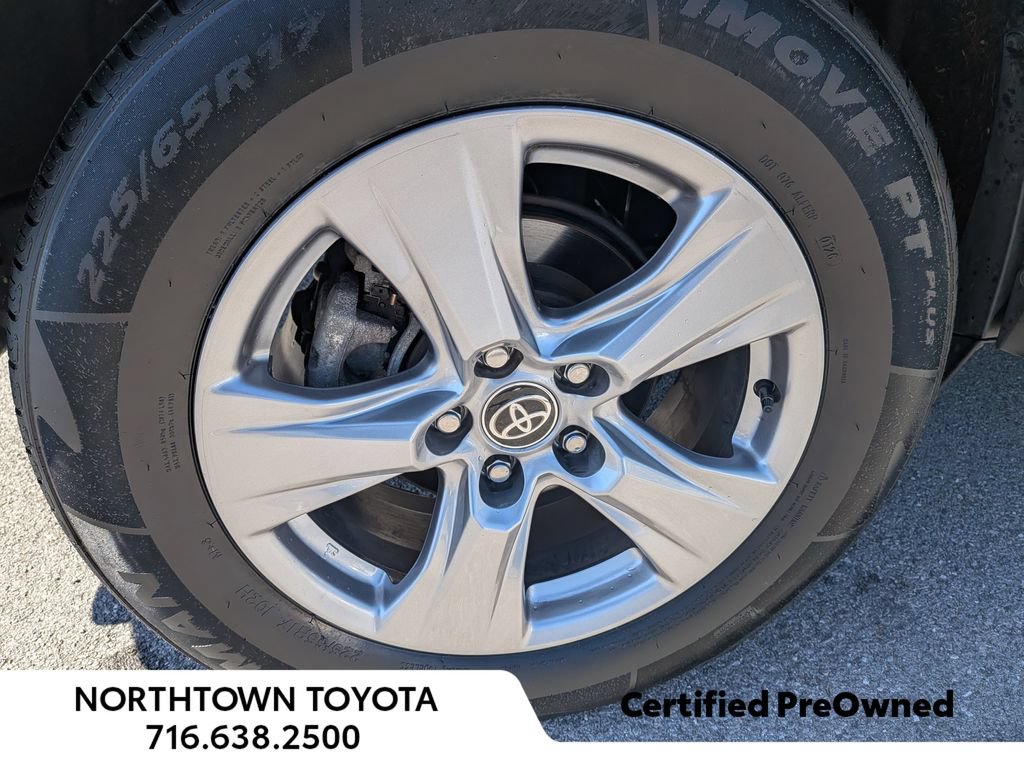 Used 2025 Toyota RAV4 XLE AWD/4WD image 40