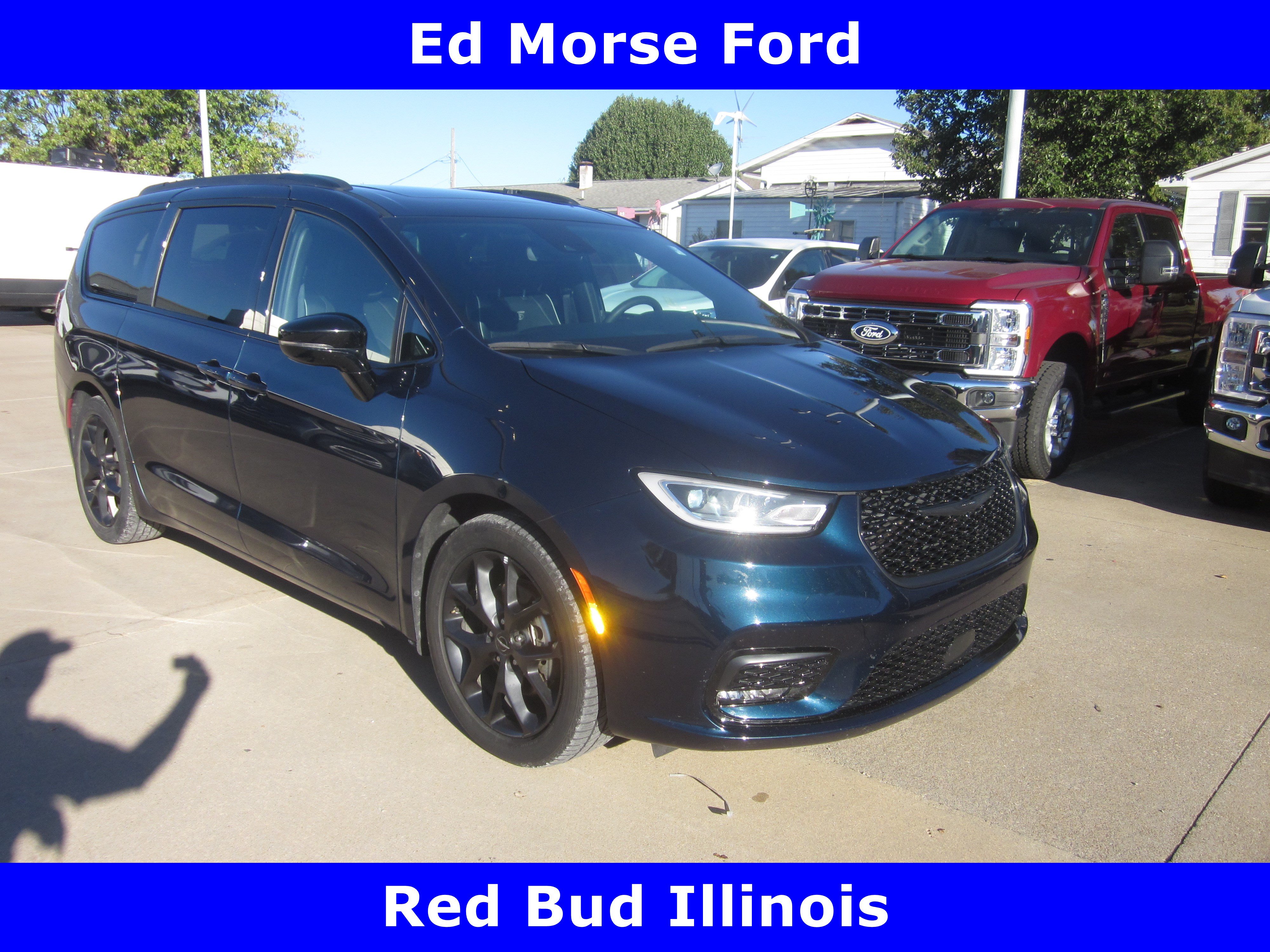 Used 2025 Chrysler Pacifica Limited FWD image 1