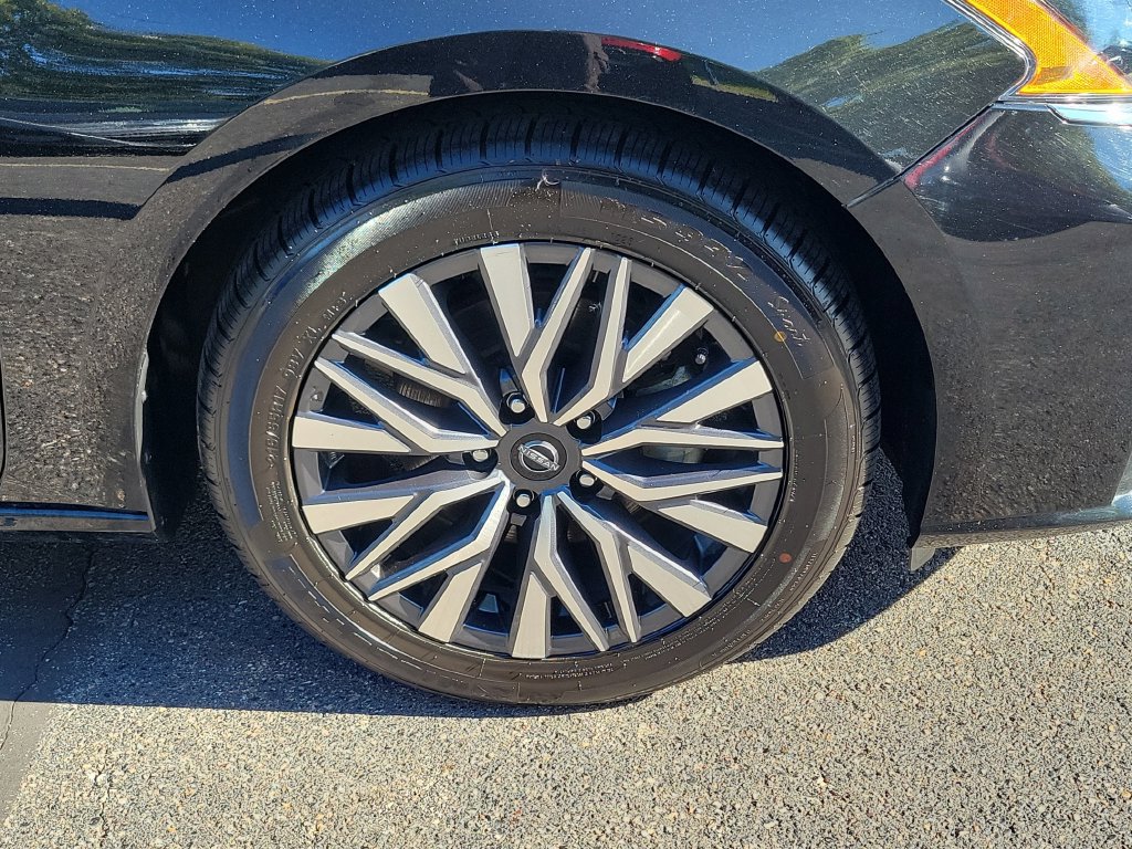 Used 2025 Nissan Altima 2.5 SV FWD image 8