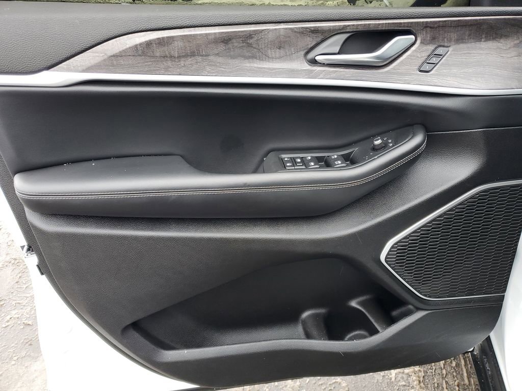 Used 2025 Jeep Grand Cherokee Limited 4xe image 26