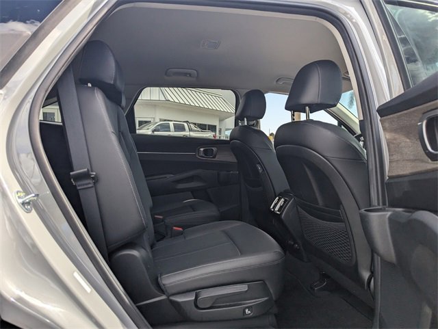 Used 2023 Kia Sorento EX image 17