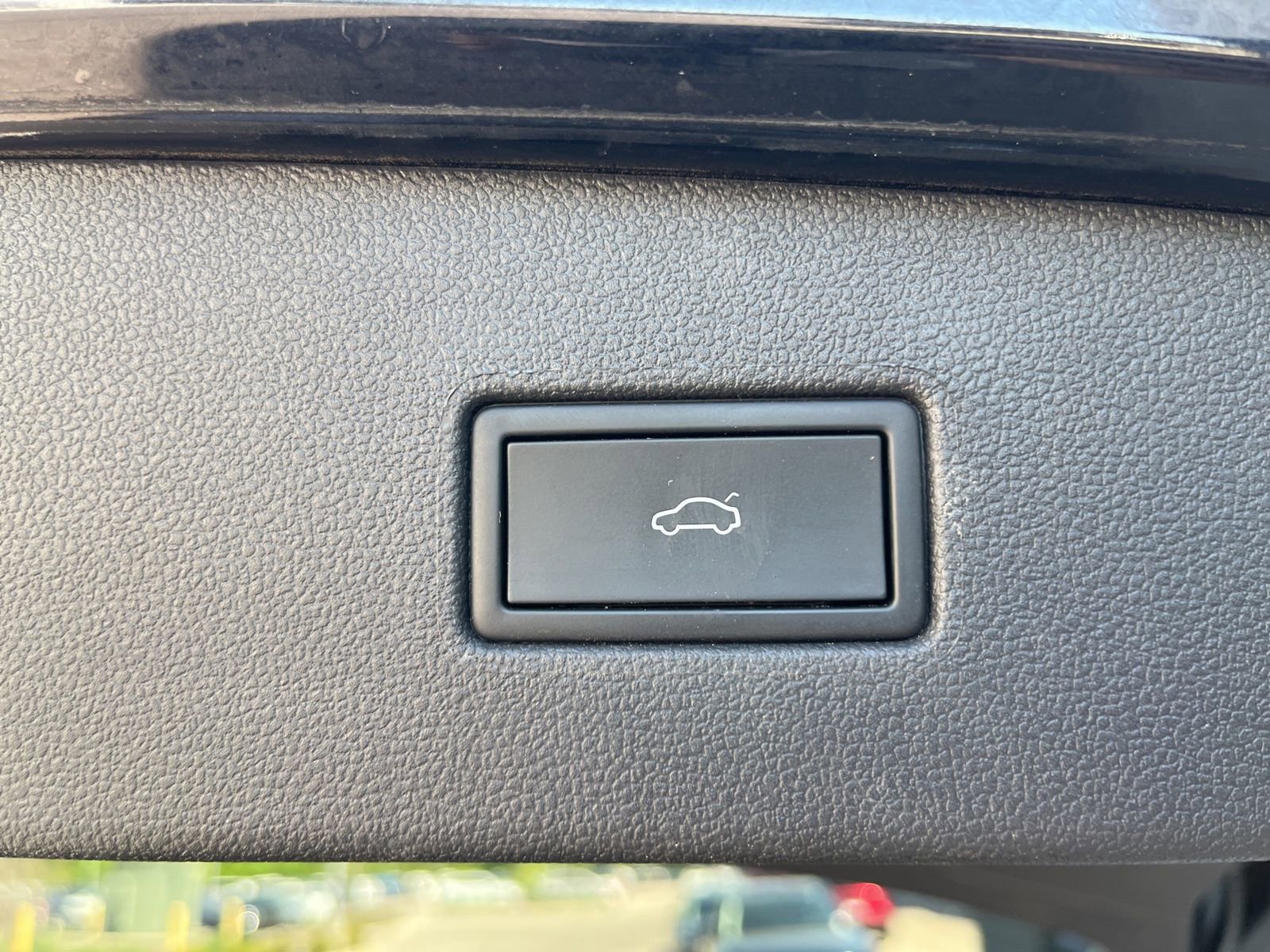 Used 2024 Volkswagen Tiguan SE R-Line image 32