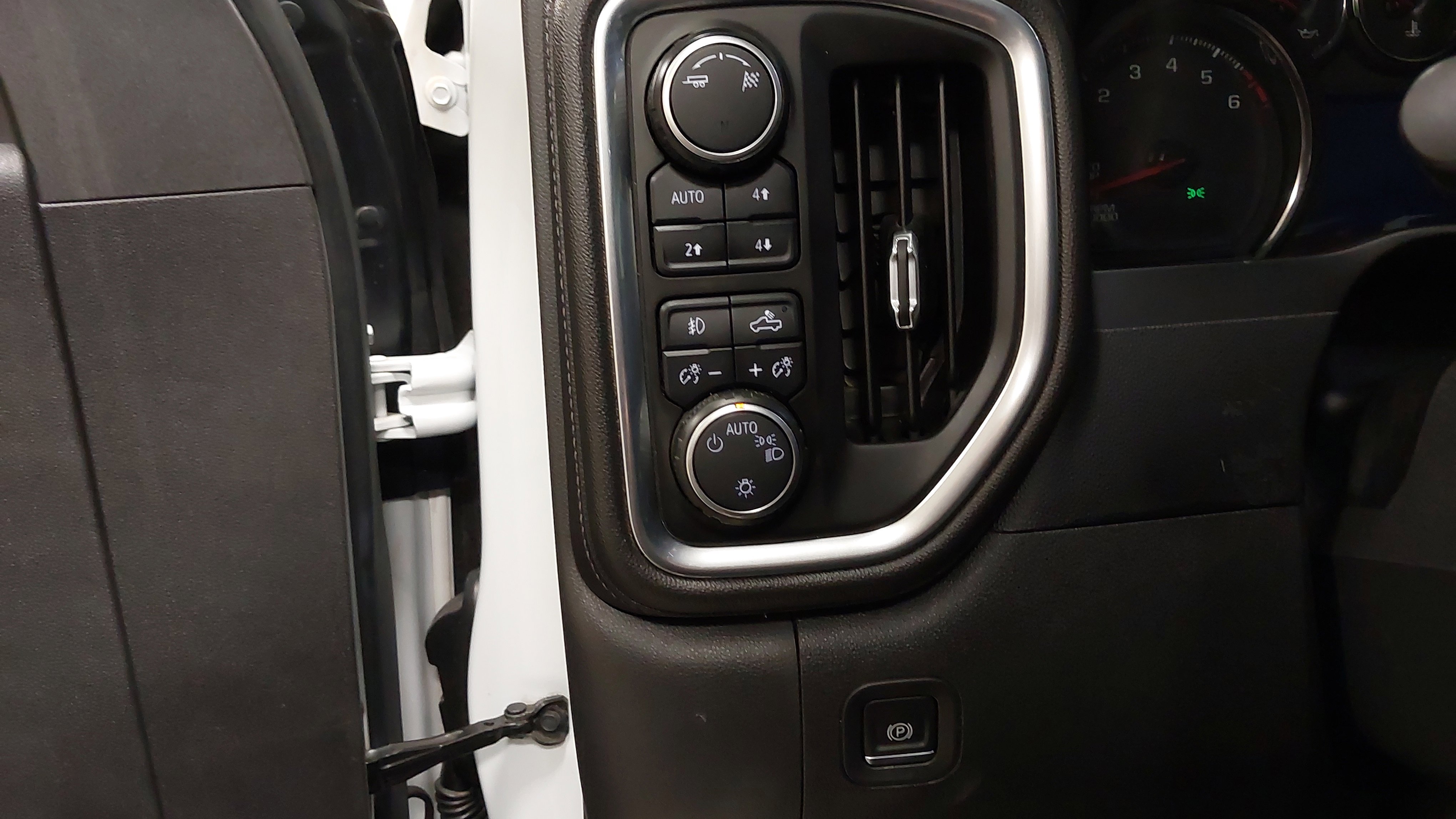 Used 2019 Chevrolet Silverado 1500 RST image 23