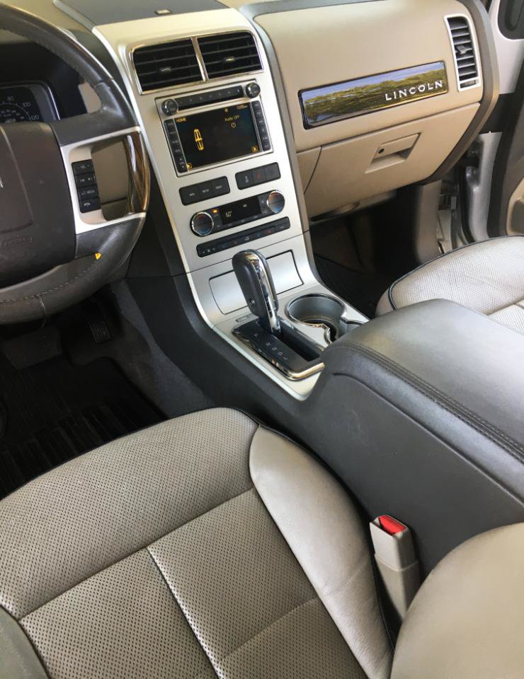 Used 2010 Lincoln MKX 2WD image 17