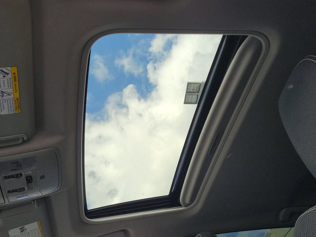 Used 2017 Toyota RAV4 XLE w/ Carpet Mat Package image 33