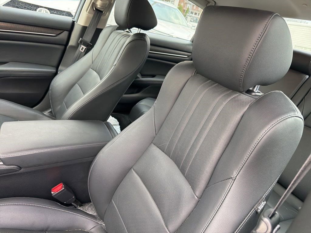 Used 2022 Honda Accord Touring image 9
