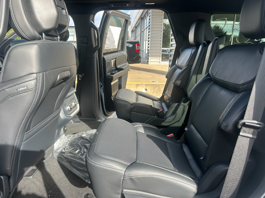 New 2027 Ford Expedition Platinum w/ Stealth Appearance Package RWD image 25