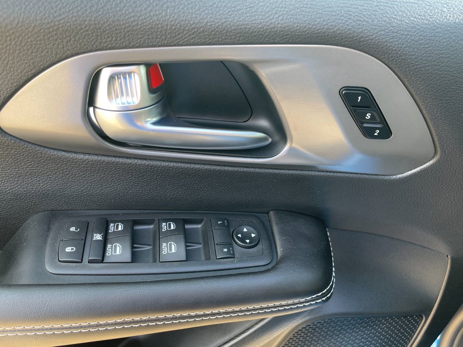 New 2026 Chrysler Pacifica Select w/ S Appearance Package image 12