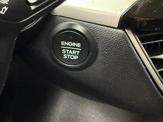 Used 2020 Ford Escape SEL image 15