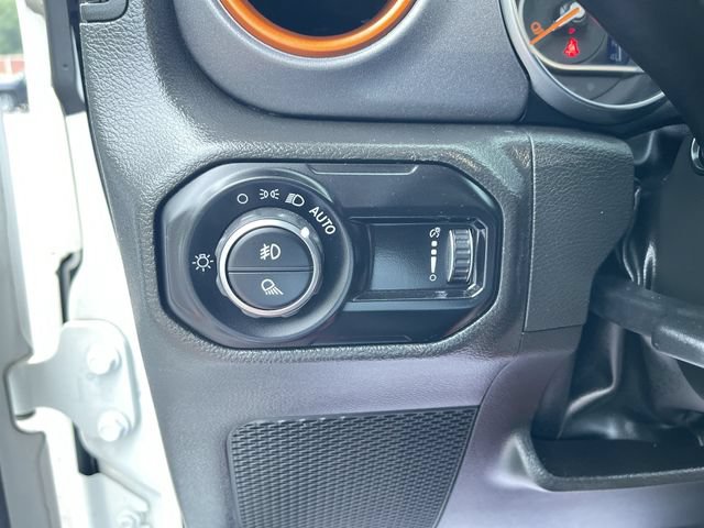Used 2023 Jeep Gladiator Mojave w/ LED Lighting Group AWD/4WD image 18