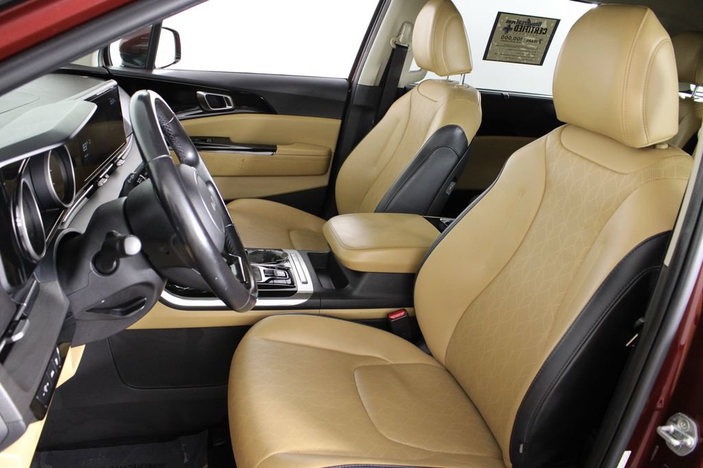 Used 2022 Kia Carnival EX FWD image 19
