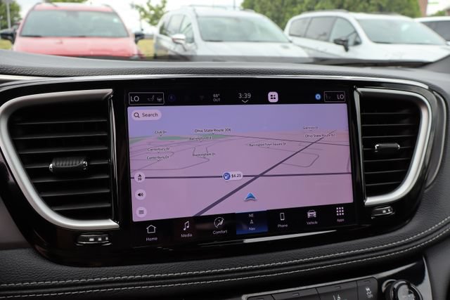 Used 2026 Chrysler Pacifica Select AWD/4WD image 25
