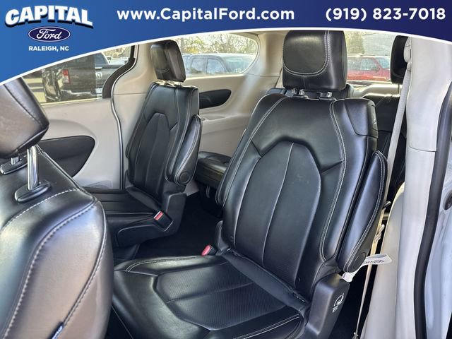Used 2024 Chrysler Pacifica Touring-L image 16