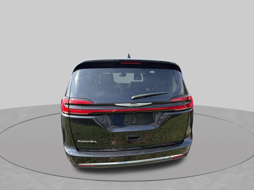 Used 2023 Chrysler Pacifica Touring-L FWD image 9