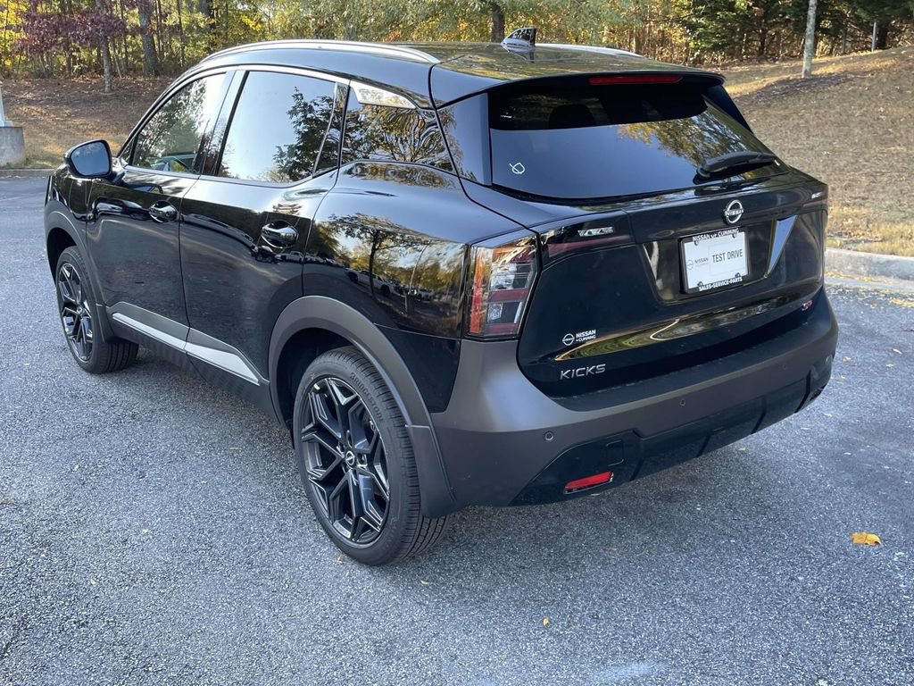 New 2026 Nissan Kicks SR w/ SR Premium Package FWD image 4
