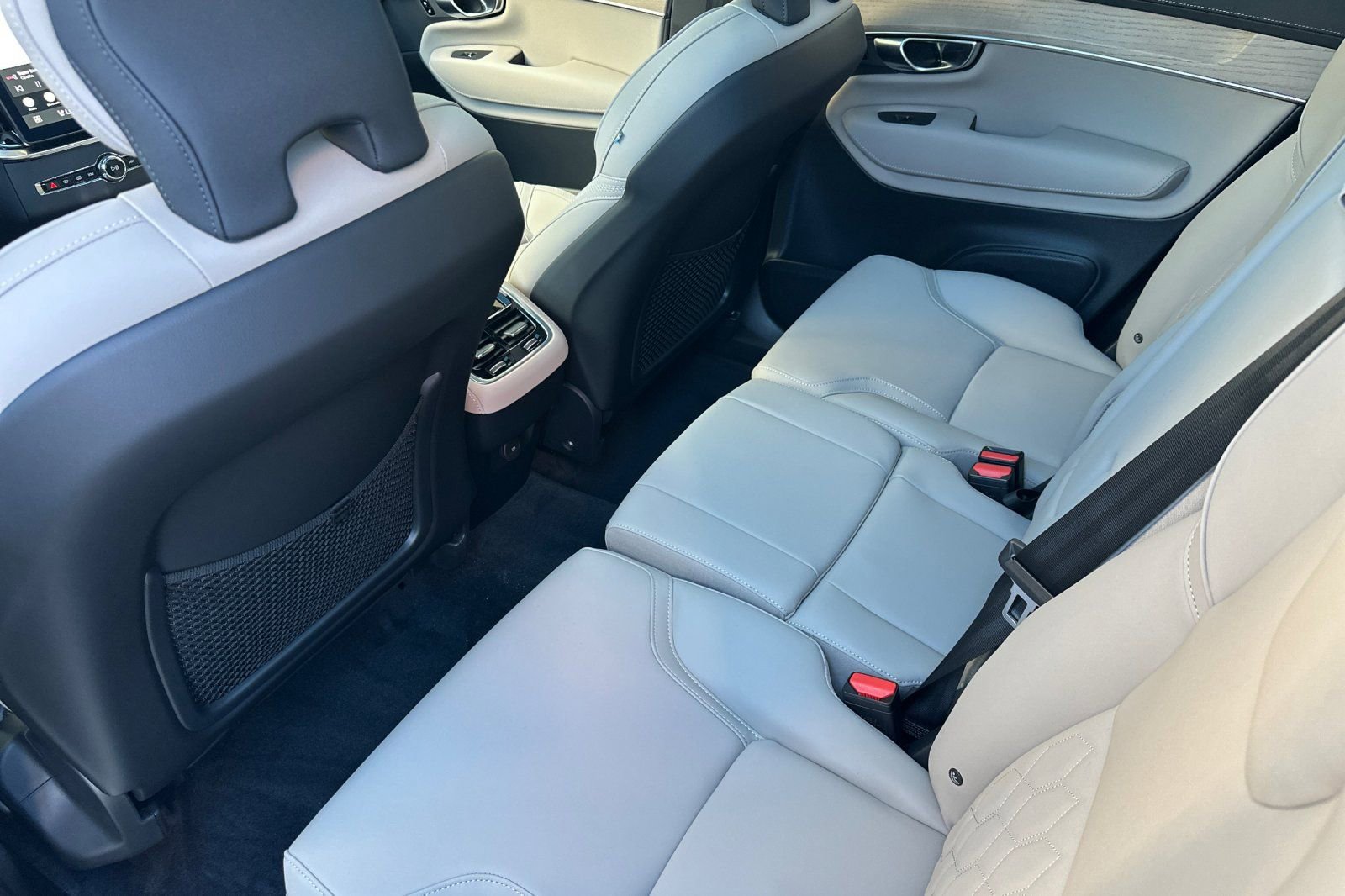 New 2026 Volvo XC90 B6 Plus w/ Protection Package Premier image 4