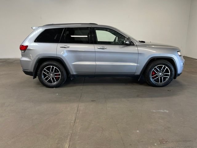 Used 2018 Jeep Grand Cherokee Trailhawk AWD/4WD image 2
