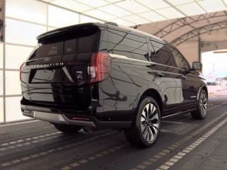 Used 2025 Ford Expedition Platinum w/ Driver's Package AWD/4WD image 6
