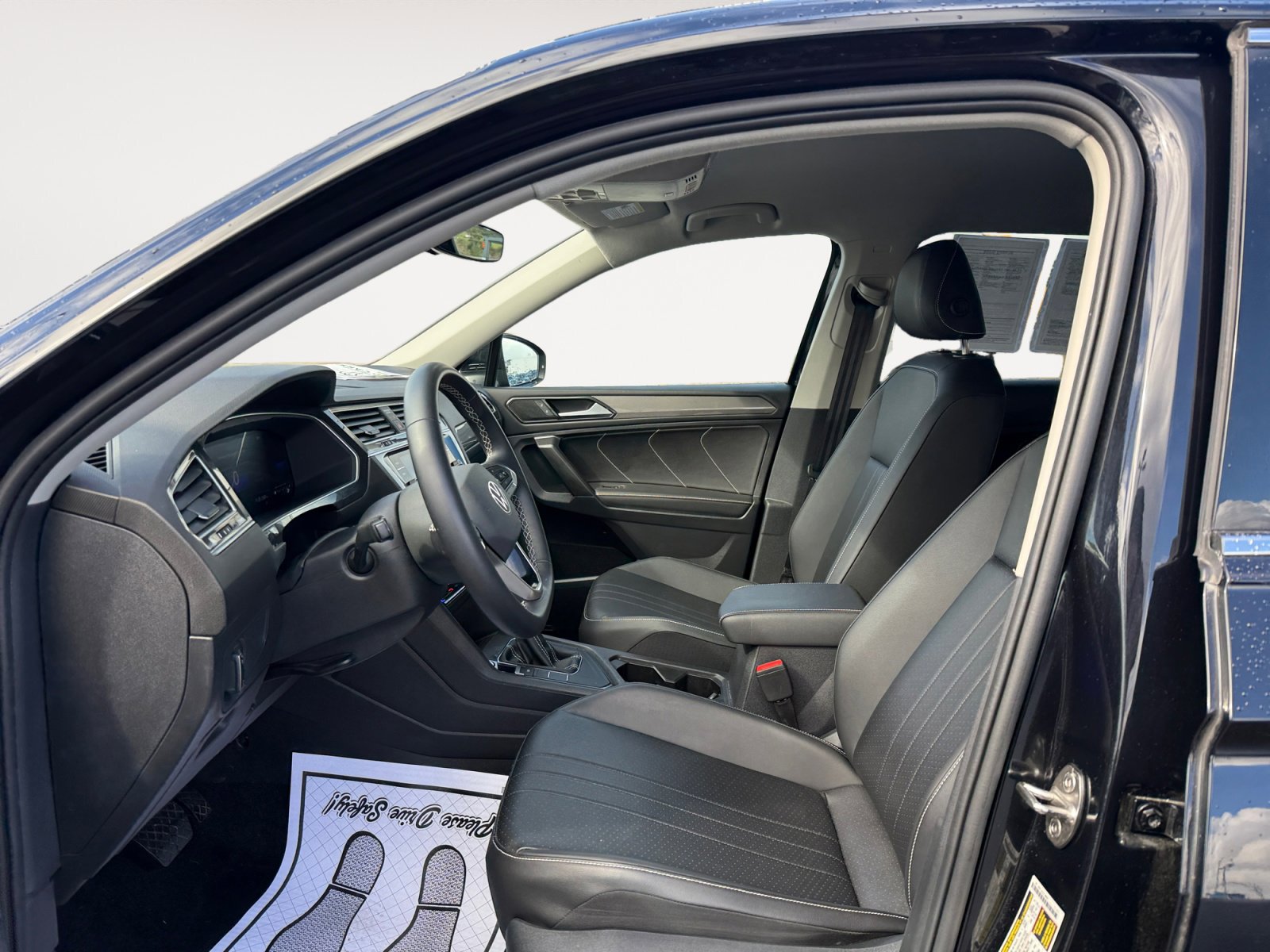 Certified 2023 Volkswagen Tiguan SE image 10