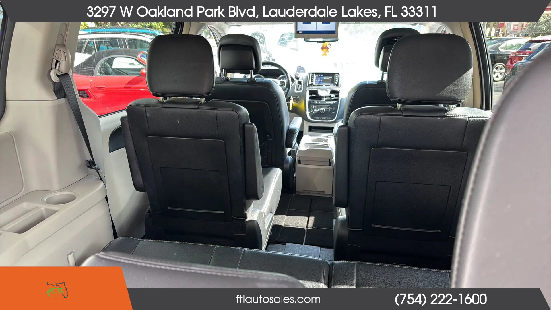 Used 2013 Chrysler Town & Country Touring image 40