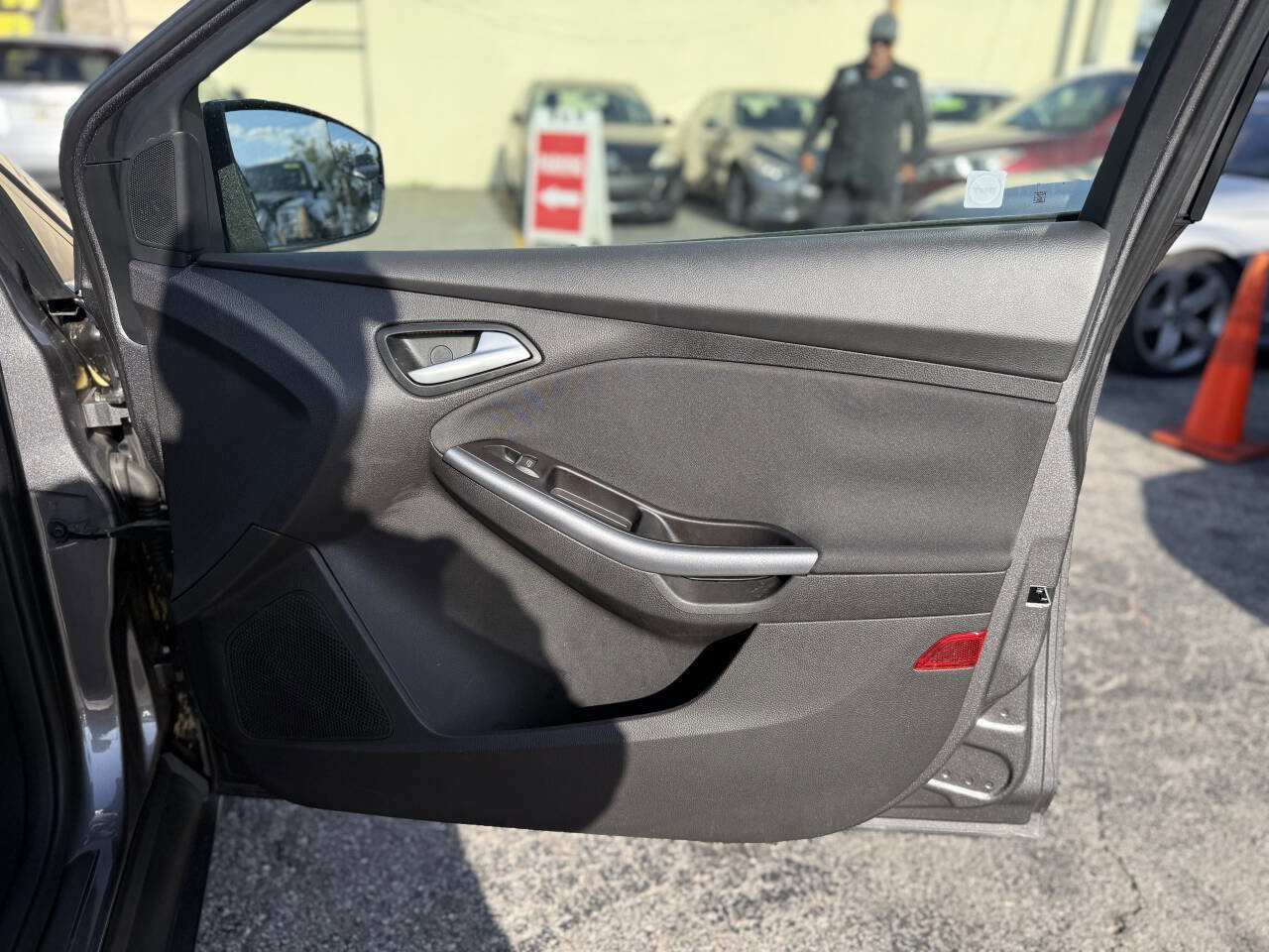 Used 2013 Ford Focus Titanium w/ Titanium Handling Pkg FWD image 26