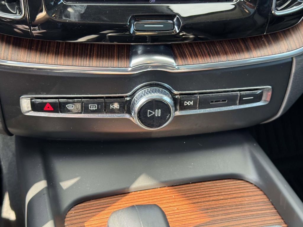 Certified 2023 Volvo XC60 B5 Plus image 27