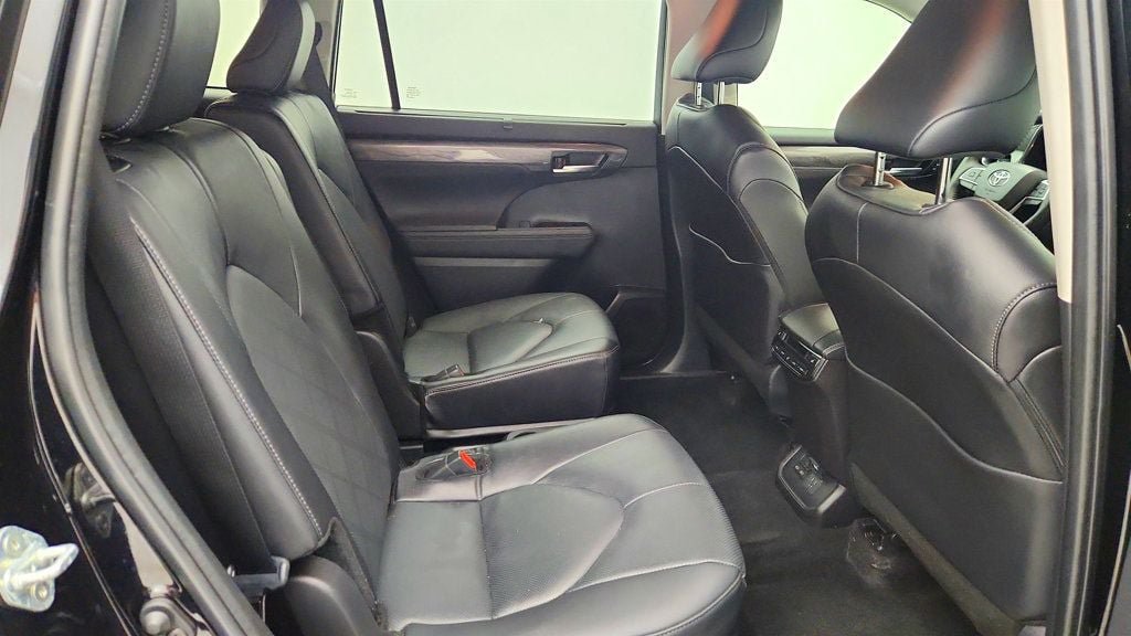 Used 2025 Toyota Highlander Platinum AWD/4WD image 23