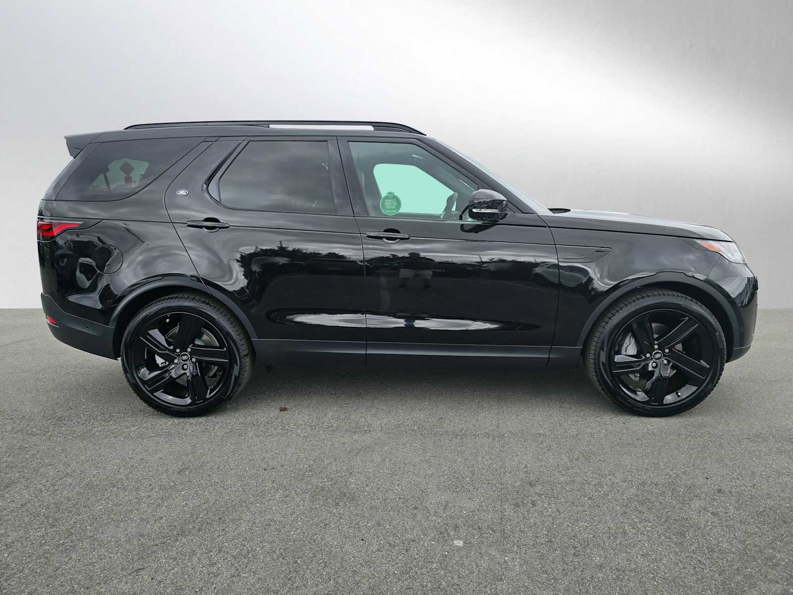 New 2025 Land Rover Discovery S image 6