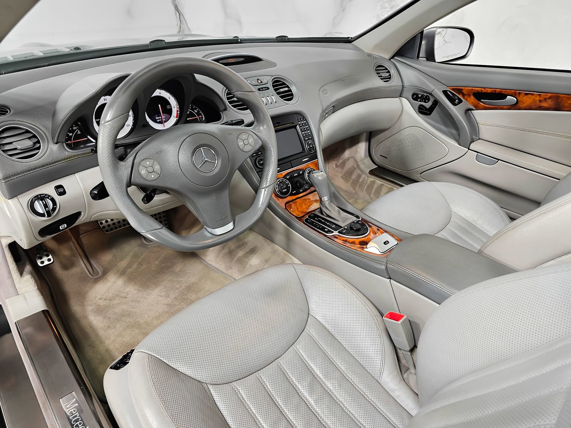Used 2012 Mercedes-Benz SL 550 image 32