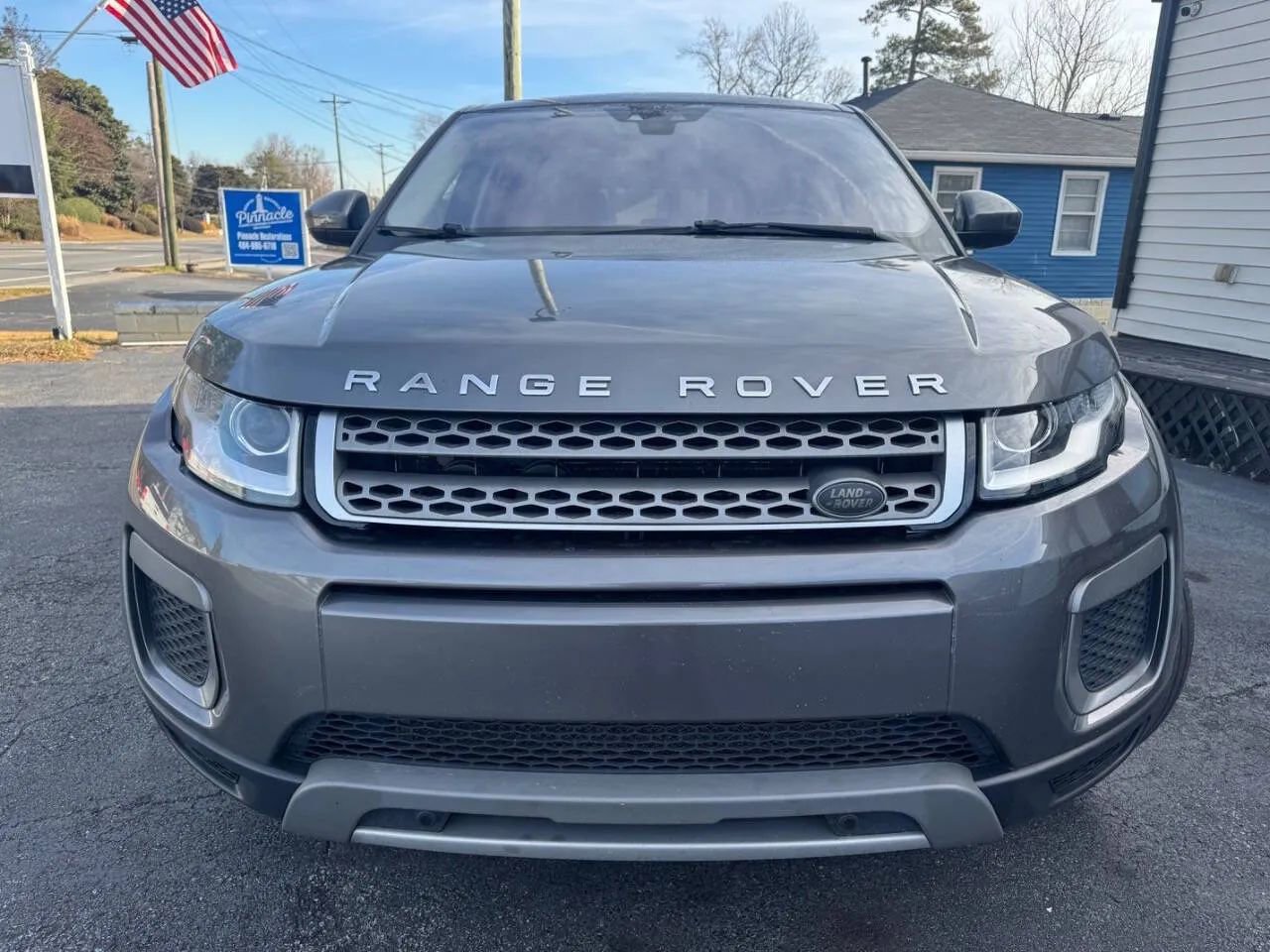 Used 2017 Land Rover Range Rover Evoque SE image 2
