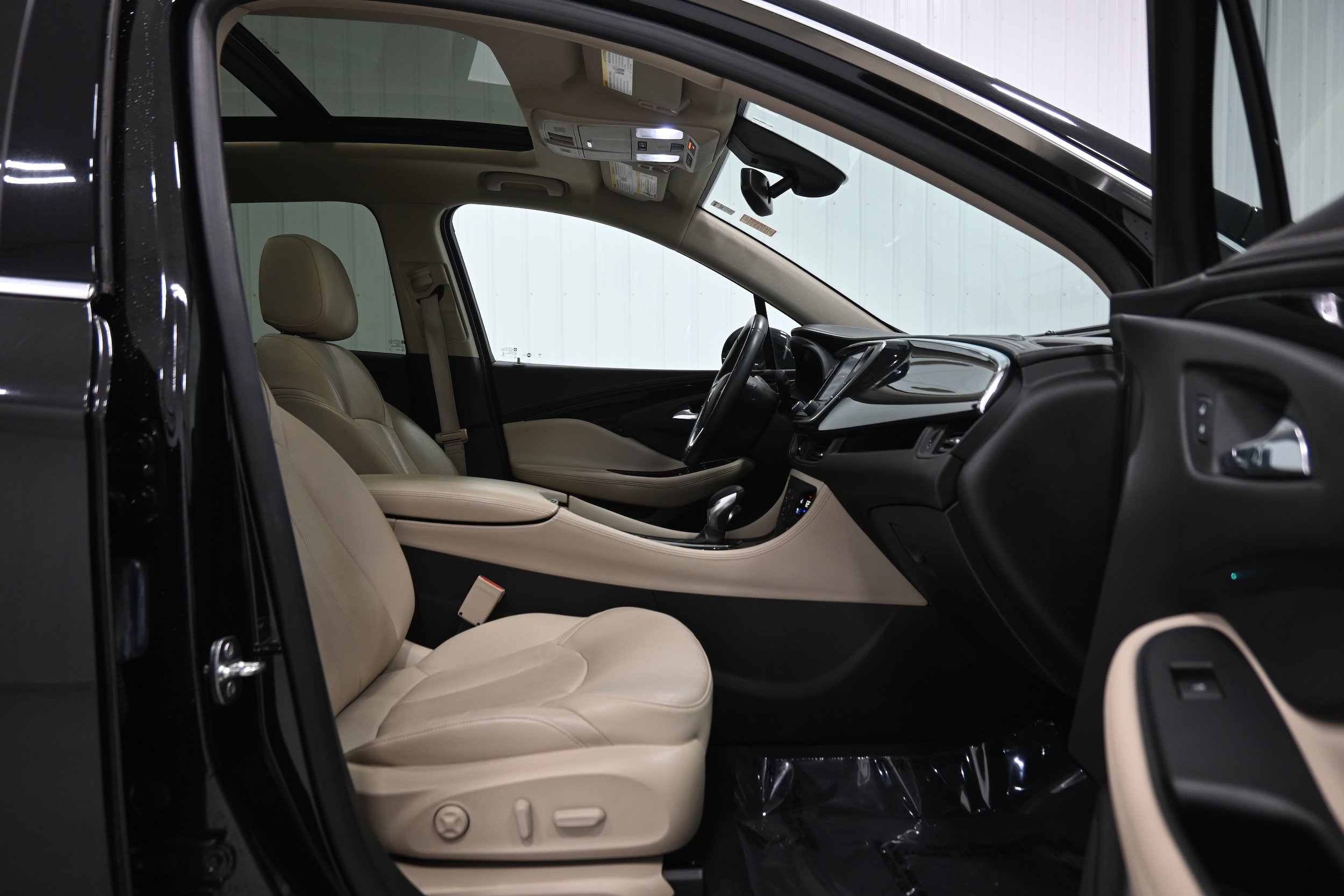 Used 2017 Buick Envision Premium AWD/4WD image 28