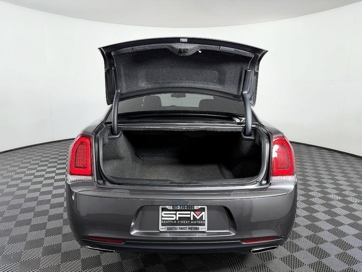 Used 2017 Chrysler 300 S RWD image 12