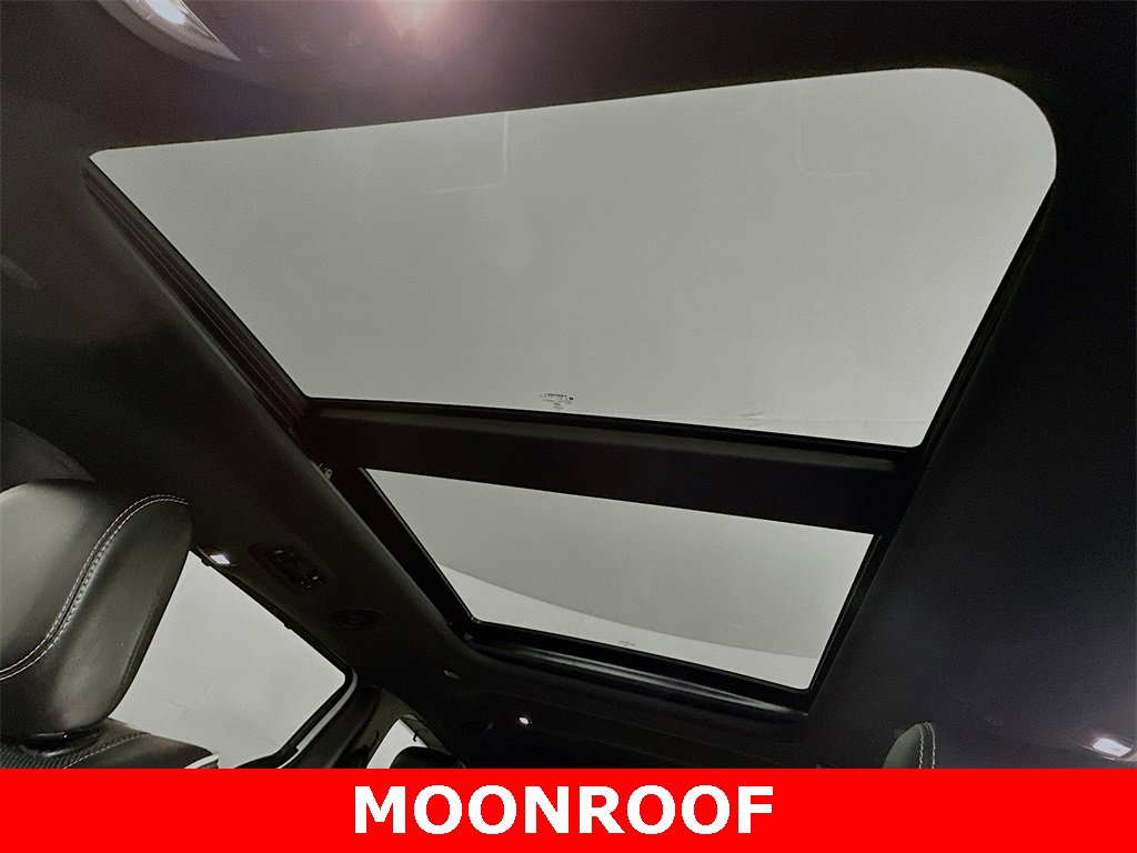 Used 2025 Chrysler Pacifica Limited image 2