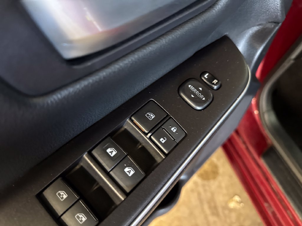 Used 2015 Toyota Camry SE FWD image 16