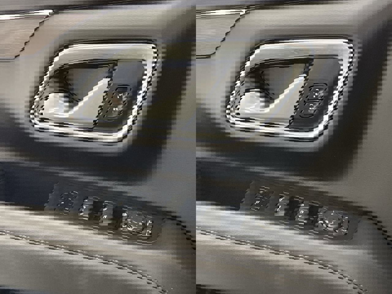 Used 2022 Chevrolet Suburban Z71 w/ Luxury Package image 19